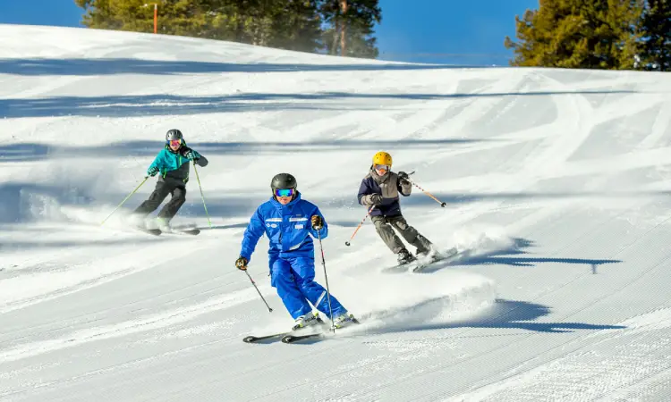 How to Become a Teenage Ski Instructor